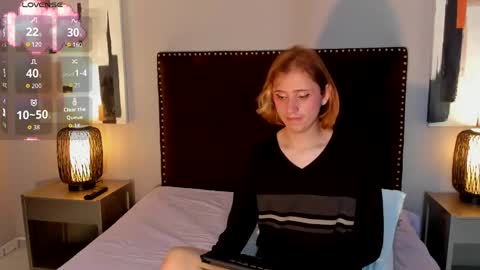 Snapshot of seraphine_star chatting on April 2026 01:20:02 AM Seraphine star online show from April 2026 01:20:02 AM