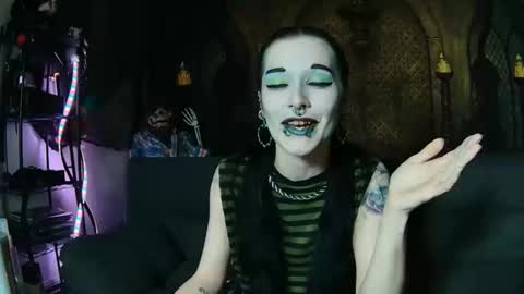 Seraphin Munster online show from October 2025 04:39:01 PM