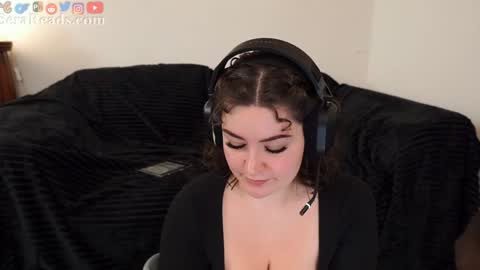 Snapshot of serareads chatting on December 2025 06:18:01 AM SeraReads online show from December 2025 06:18:01 AM