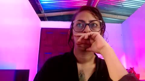 Serena Xyz online show from December 2025 03:06:01 PM