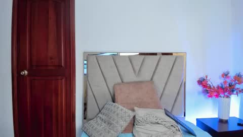 Snapshot of serenaaveline chatting on September 2025 10:35:02 PM serenaaveline online show from September 2025 10:35:02 PM