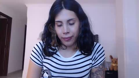 sararoussee online show from April 2026 09:17:01 PM