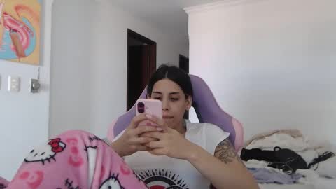 sararoussee online show from April 2026 06:14:02 PM