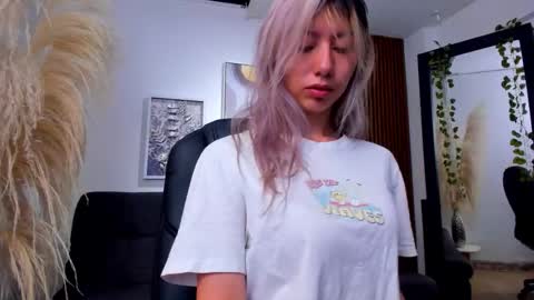 Serene online show from November 2025 12:52:01 PM