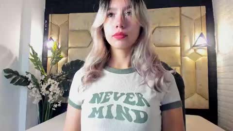 Snapshot of serene_waves chatting on March 2026 12:45:02 PM Serene online show from March 2026 12:45:02 PM