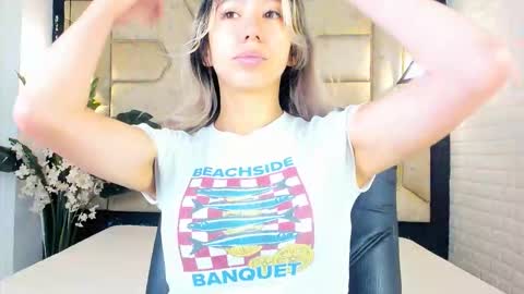 Snapshot of serene_waves chatting on March 2026 12:34:01 PM Serene online show from March 2026 12:34:01 PM