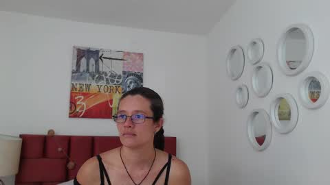 Snapshot of sereneclarks_ chatting on January 2025 06:54:01 PM sereneclarks_ online show from January 2025 06:54:01 PM