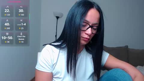 Snapshot of serenesophi chatting on November 2025 03:05:02 AM SereneSophi online show from November 2025 03:05:02 AM