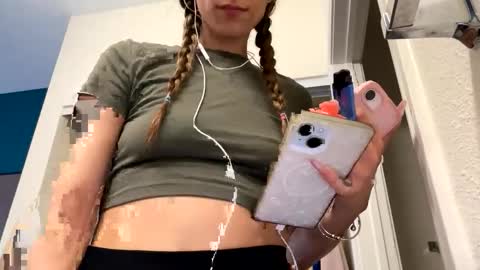 serenityroseee online show from June 2026 02:33:01 PM