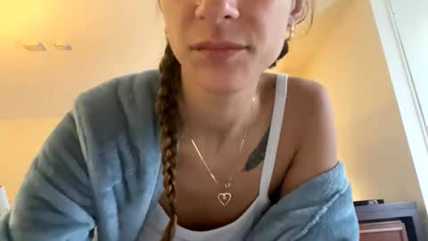 serenityroseee online show from June 2026 03:22:01 PM