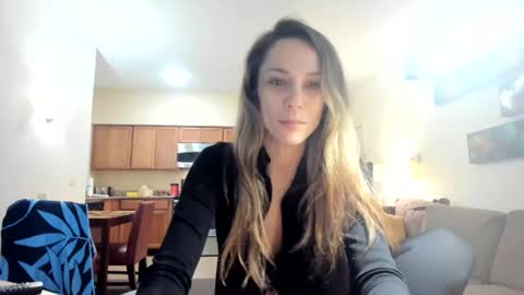 serenityroseee online show from June 2026 10:02:01 PM