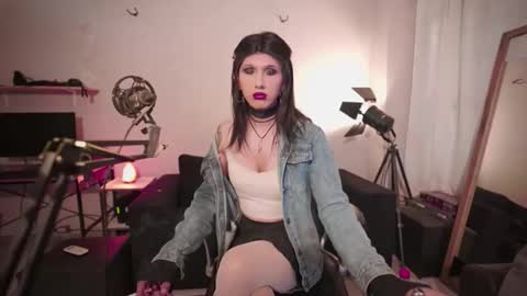 Natiiii online show from December 2025 04:20:03 AM