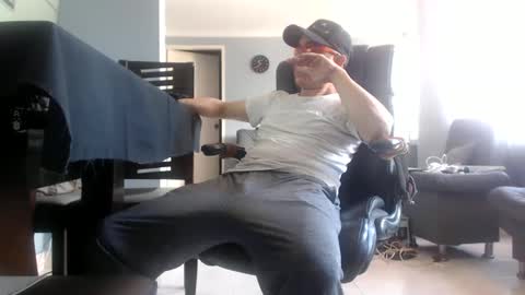 Snapshot of serioyhetero19 chatting on January 2025 03:40:02 PM hetero serio discreto online show from January 2025 03:40:02 PM