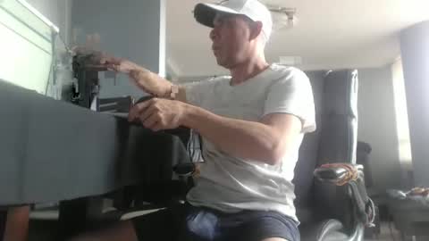 Snapshot of serioyhetero19 chatting on January 2025 06:54:02 PM hetero serio discreto online show from January 2025 06:54:02 PM