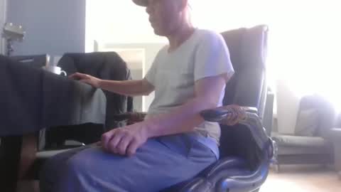 Snapshot of serioyhetero19 chatting on January 2025 06:08:02 PM hetero serio discreto online show from January 2025 06:08:02 PM