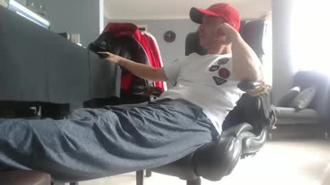 Snapshot of serioyhetero19 chatting on January 2025 03:53:02 PM hetero serio discreto online show from January 2025 03:53:02 PM