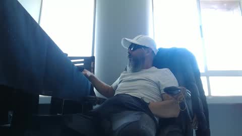 Snapshot of serioyhetero19 chatting on September 2025 09:04:02 PM hetero serio discreto online show from September 2025 09:04:02 PM