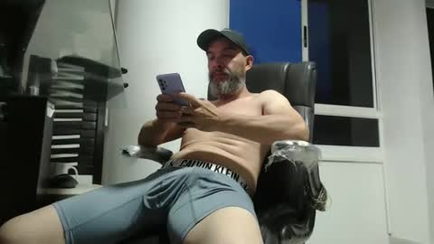 Snapshot of serioyhetero19 chatting on May 2026 11:24:02 PM hetero serio discreto online show from May 2026 11:24:02 PM