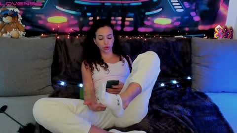 Leyila Johnnyn online show from December 2024 09:43:01 PM