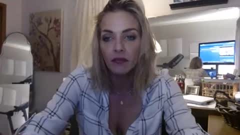 Sexi Chrisly online show from November 2025 03:50:02 AM