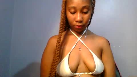 Snapshot of sexie_curvie chatting on February 2025 11:27:01 PM Maggie online show from February 2025 11:27:01 PM
