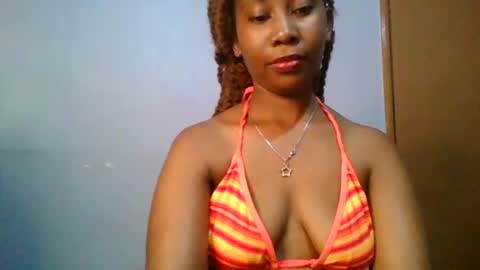 Snapshot of sexie_curvie chatting on February 2025 12:28:01 PM Maggie online show from February 2025 12:28:01 PM