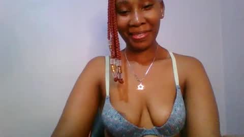 Snapshot of sexie_curvie chatting on February 2025 01:05:02 PM Maggie online show from February 2025 01:05:02 PM