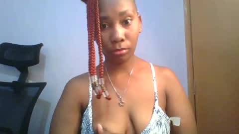 Snapshot of sexie_curvie chatting on February 2025 07:47:02 AM Maggie online show from February 2025 07:47:02 AM