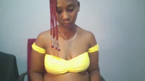 Snapshot of sexie_curvie chatting on March 2025 04:03:02 AM Maggie online show from March 2025 04:03:02 AM