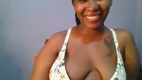 Snapshot of sexie_curvie chatting on September 2025 05:13:01 PM Maggie online show from September 2025 05:13:01 PM