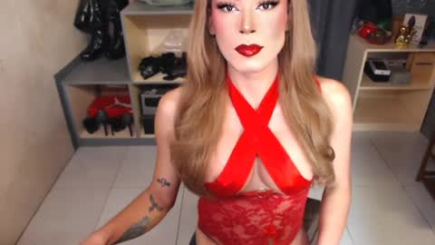 Snapshot of sexqueenjulianna chatting on July 2026 12:06:01 AM Miss J online show from July 2026 12:06:01 AM