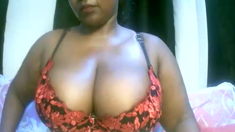 Snapshot of sexxi_ebony chatting on April 2026 01:22:01 AM sexxi_ebony online show from April 2026 01:22:01 AM