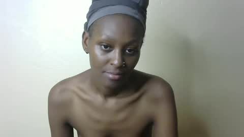Snapshot of sexxy_bum23 chatting on February 2025 05:32:01 AM sexxy bum online show from February 2025 05:32:01 AM