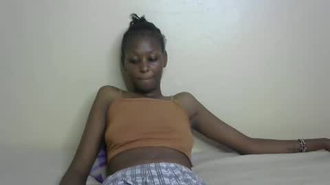 Snapshot of sexxy_bum23 chatting on February 2025 05:21:01 PM sexxy bum online show from February 2025 05:21:01 PM
