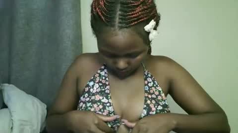 Snapshot of sexxy_lynne chatting on September 2025 02:08:01 PM sexxy_lynne online show from September 2025 02:08:01 PM