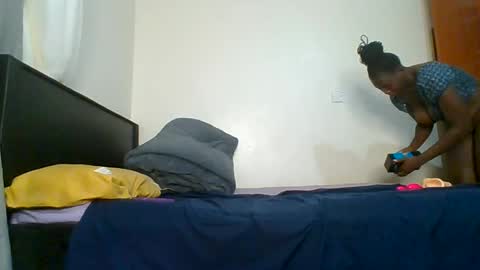 Snapshot of sexxy_thick_ebony chatting on June 2026 01:45:01 AM Sweet doll online show from June 2026 01:45:01 AM