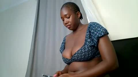 Snapshot of sexxy_thick_ebony chatting on July 2026 01:35:01 AM Sweet doll online show from July 2026 01:35:01 AM