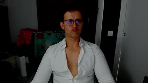 Snapshot of sexxymuscles4u chatting on October 2025 10:59:01 AM Sexxymuscles4U online show from October 2025 10:59:01 AM