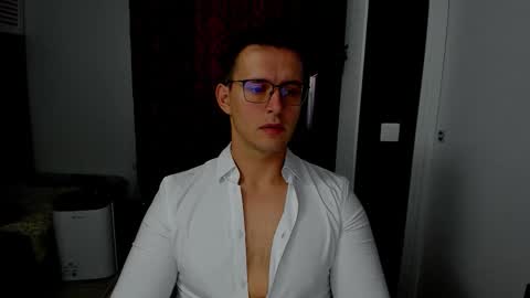Snapshot of sexxymuscles4u chatting on November 2025 09:39:01 AM Sexxymuscles4U online show from November 2025 09:39:01 AM