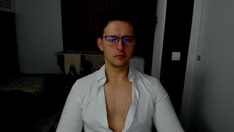 Snapshot of sexxymuscles4u chatting on November 2025 09:31:01 AM Sexxymuscles4U online show from November 2025 09:31:01 AM