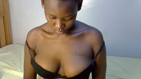 sexxyvee224 online show from October 2025 07:25:02 PM