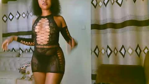 Snapshot of sexy_ariana_2 chatting on November 2025 11:18:02 AM Ariana online show from November 2025 11:18:02 AM