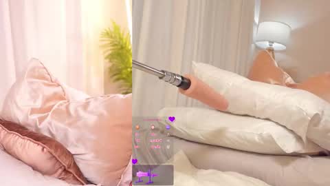 Snapshot of sexy_blonde_doll chatting on September 2025 12:22:02 AM Lina online show from September 2025 12:22:02 AM