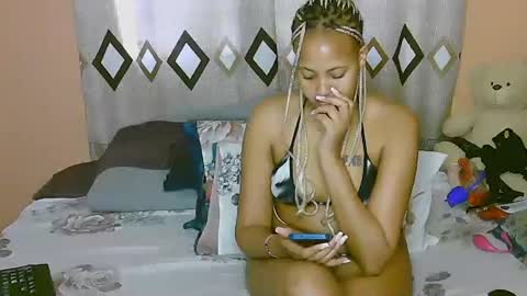 Snapshot of sexy_bluegirl chatting on November 2025 01:12:02 PM sexy_bluegirl online show from November 2025 01:12:02 PM