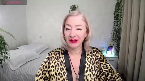 Snapshot of sexy_cat00 chatting on December 2025 02:44:02 PM Irena online show from December 2025 02:44:02 PM