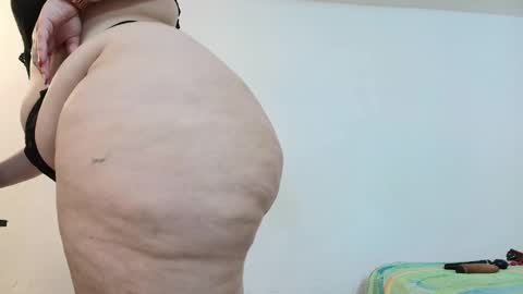 Snapshot of sexy_curvi chatting on February 2025 08:14:02 PM karla instagram online show from February 2025 08:14:02 PM