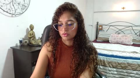 danna gomez online show from January 2025 09:45:01 PM