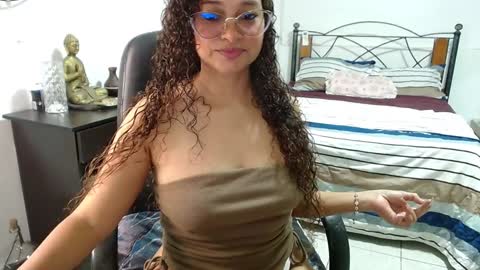 danna gomez online show from January 2025 12:46:01 AM