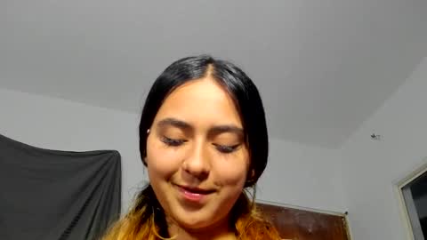 Snapshot of sexy_foxx_ chatting on December 2024 05:05:02 AM Antonella online show from December 2024 05:05:02 AM