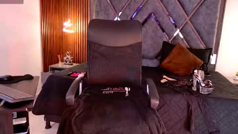 Snapshot of sexy_hot_milf_ chatting on February 2026 12:02:01 PM Dafne online show from February 2026 12:02:01 PM